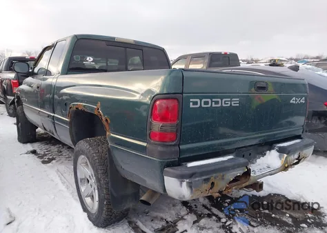 2001 Dodge Ram 1500 St из США, поврежденный, VIN 3B7HF13Y01M570510